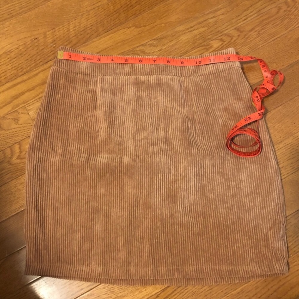 Corduroy tan mini skirt. Size XS - Picture 2 of 4